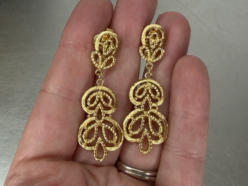 Vintage Trifari Textured Rope Gold Tone Floral Hollywood Glam Clip On Earrings